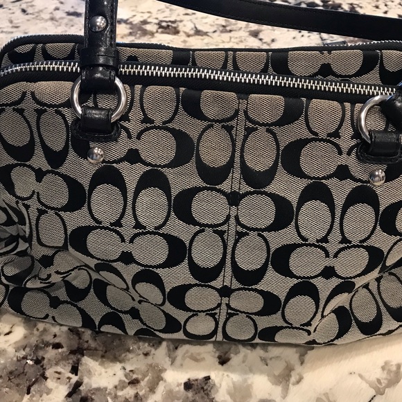 Coach Penelope - like new used 1x. Super cute!! - Picture 4 of 8